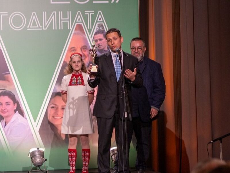 Никола Рахнев получава статуетката, 2019 г.